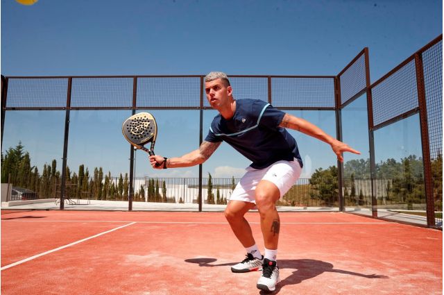 Padel bat Dunlop AEROSTAR PRO 16K Carbon 370g, Ramiro Moyano Padel bat Dunlop AEROSTAR PRO 16K Carbon 370g, Ramiro Moyano